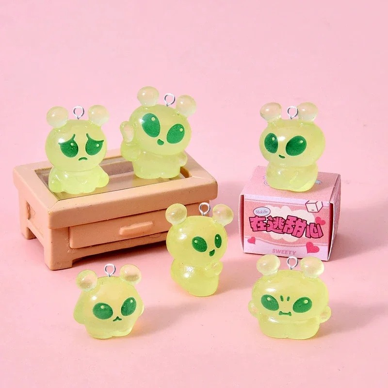 Resin Art Handmade - 10Pcs Cute Mini Green Alien Resin